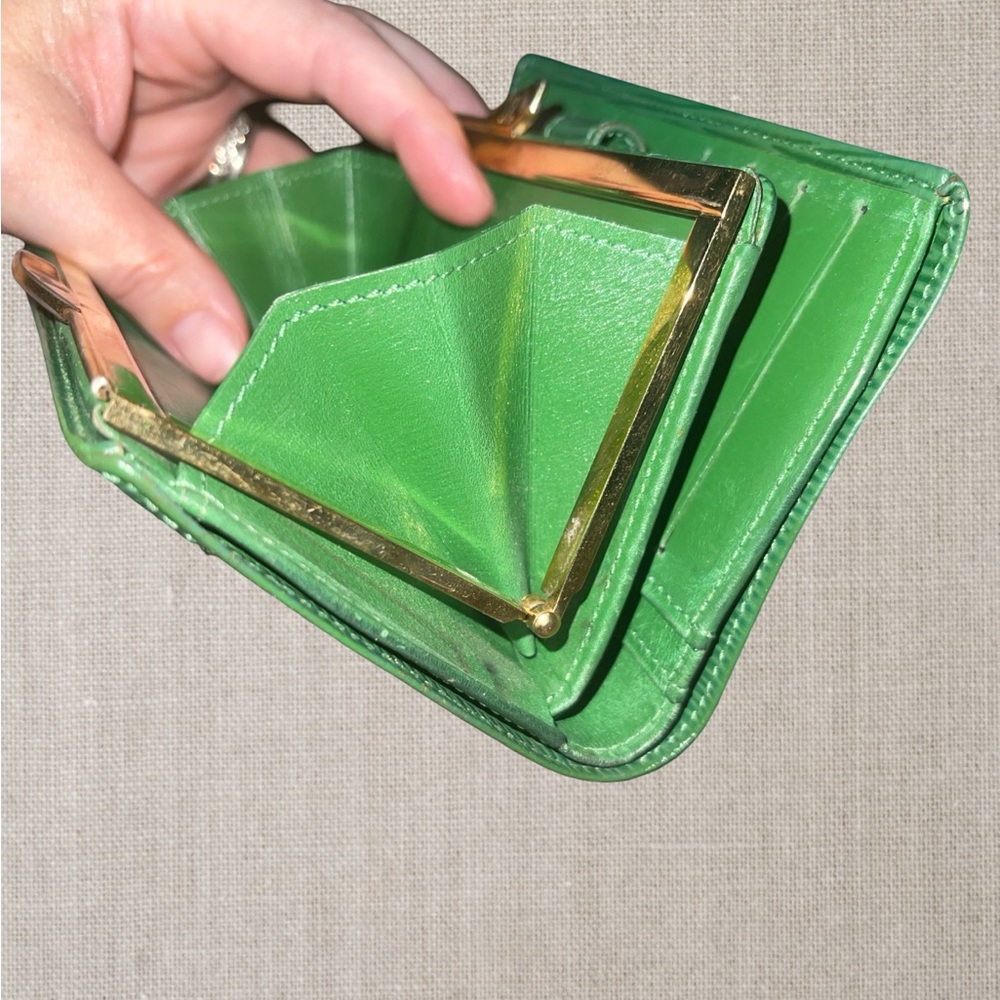Louis Vuitton Green Bifold Kisslock Wallet/MI0975 - Picture 9 of 15
